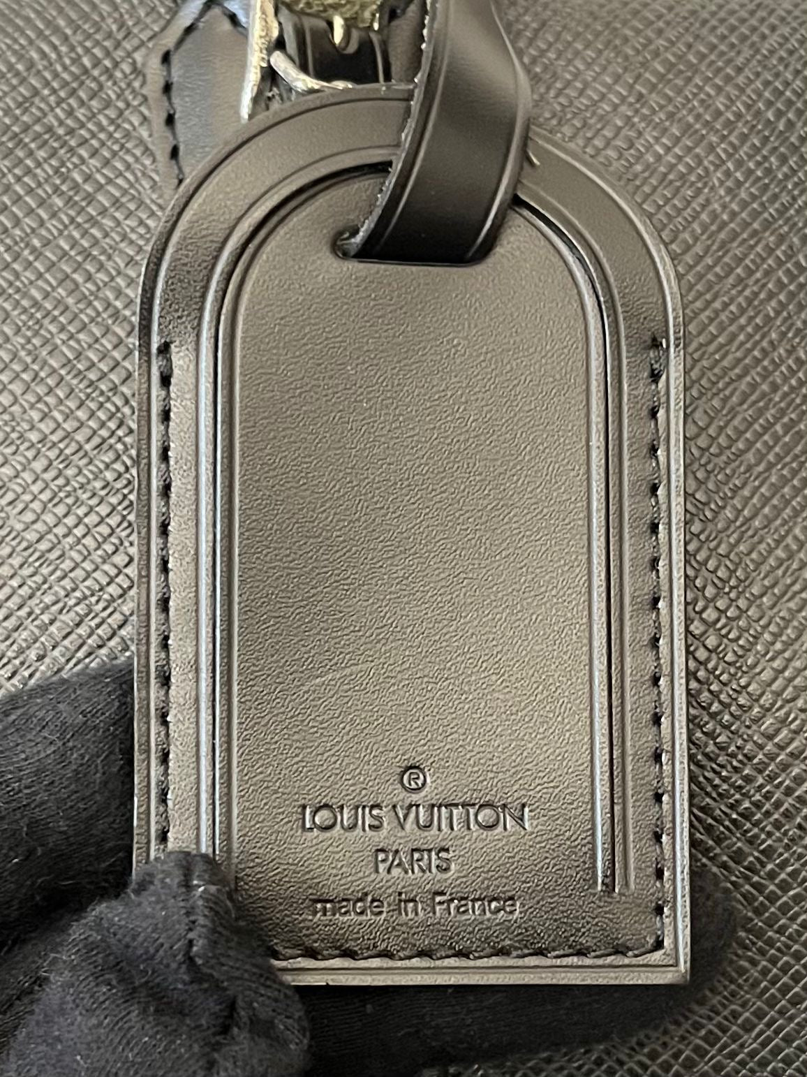 Louis Vuitton Kendall PM Taiga