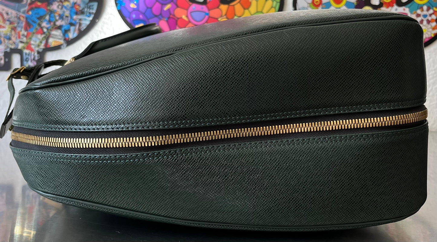Louis Vuitton Helanga Taiga