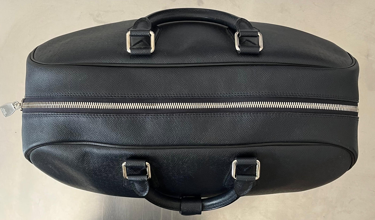 Louis Vuitton Neo Kendall Taiga Leder (dunkelblau)