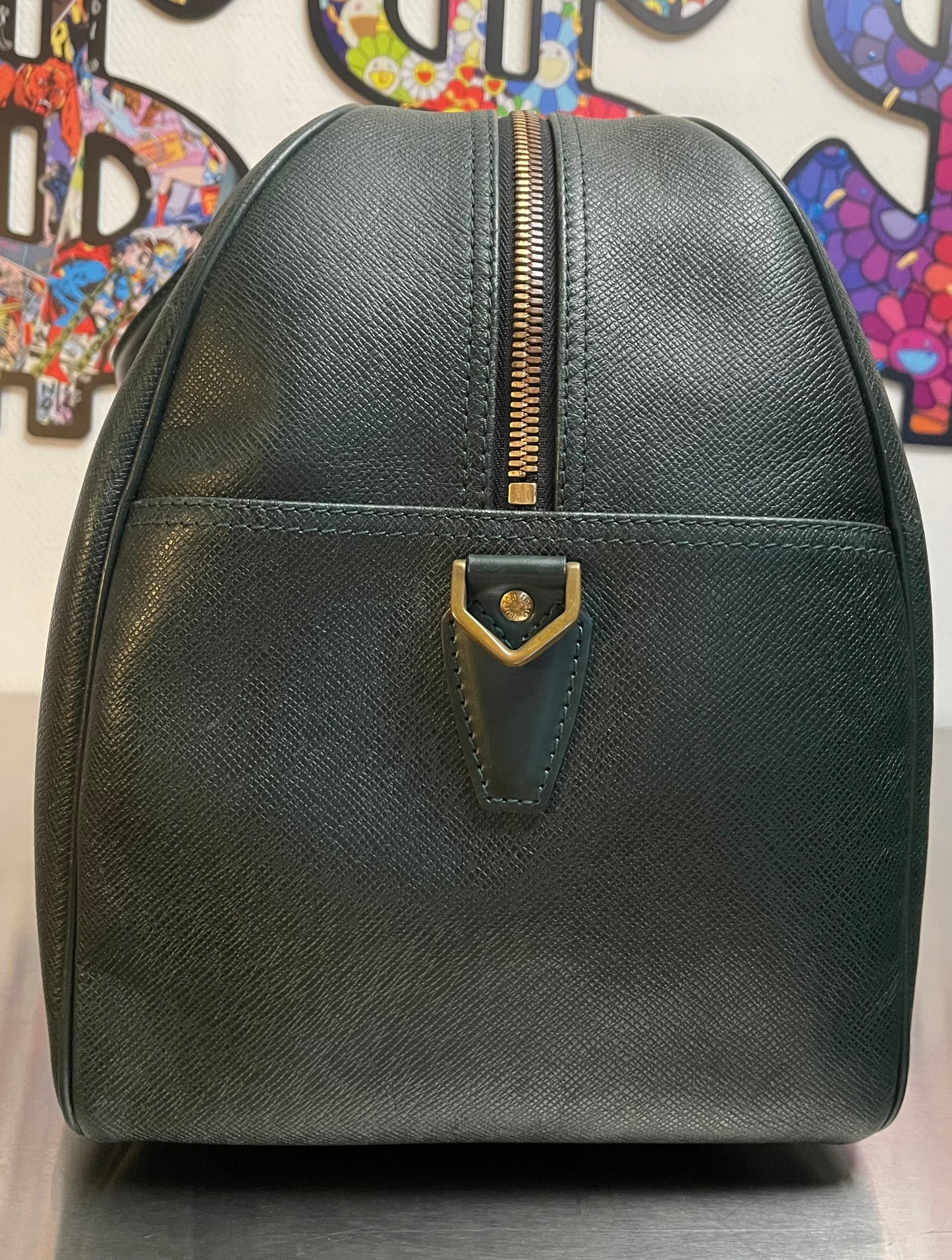 Louis Vuitton Kendall PM Taiga Leder