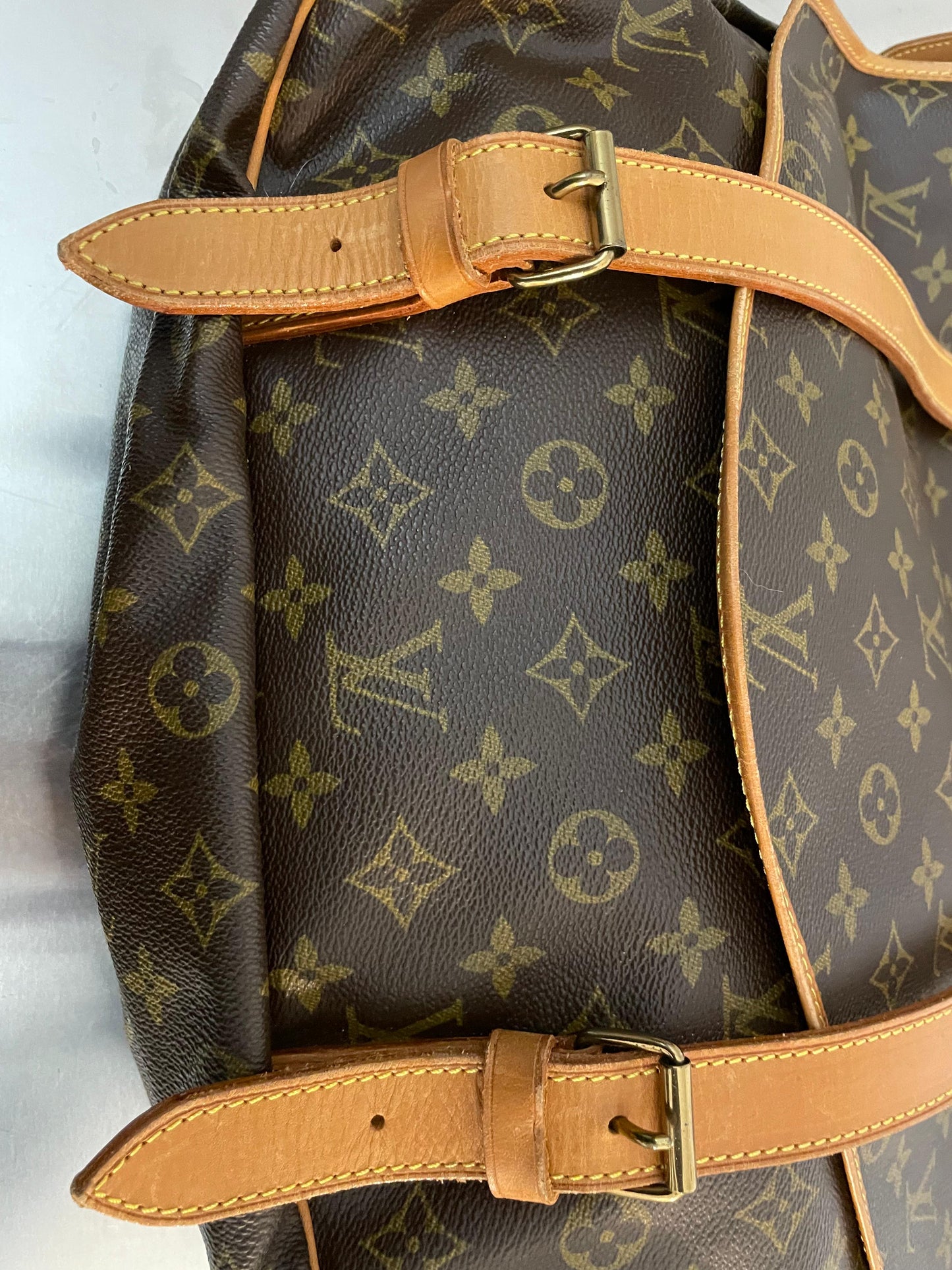 Louis Vuitton Saumur 43