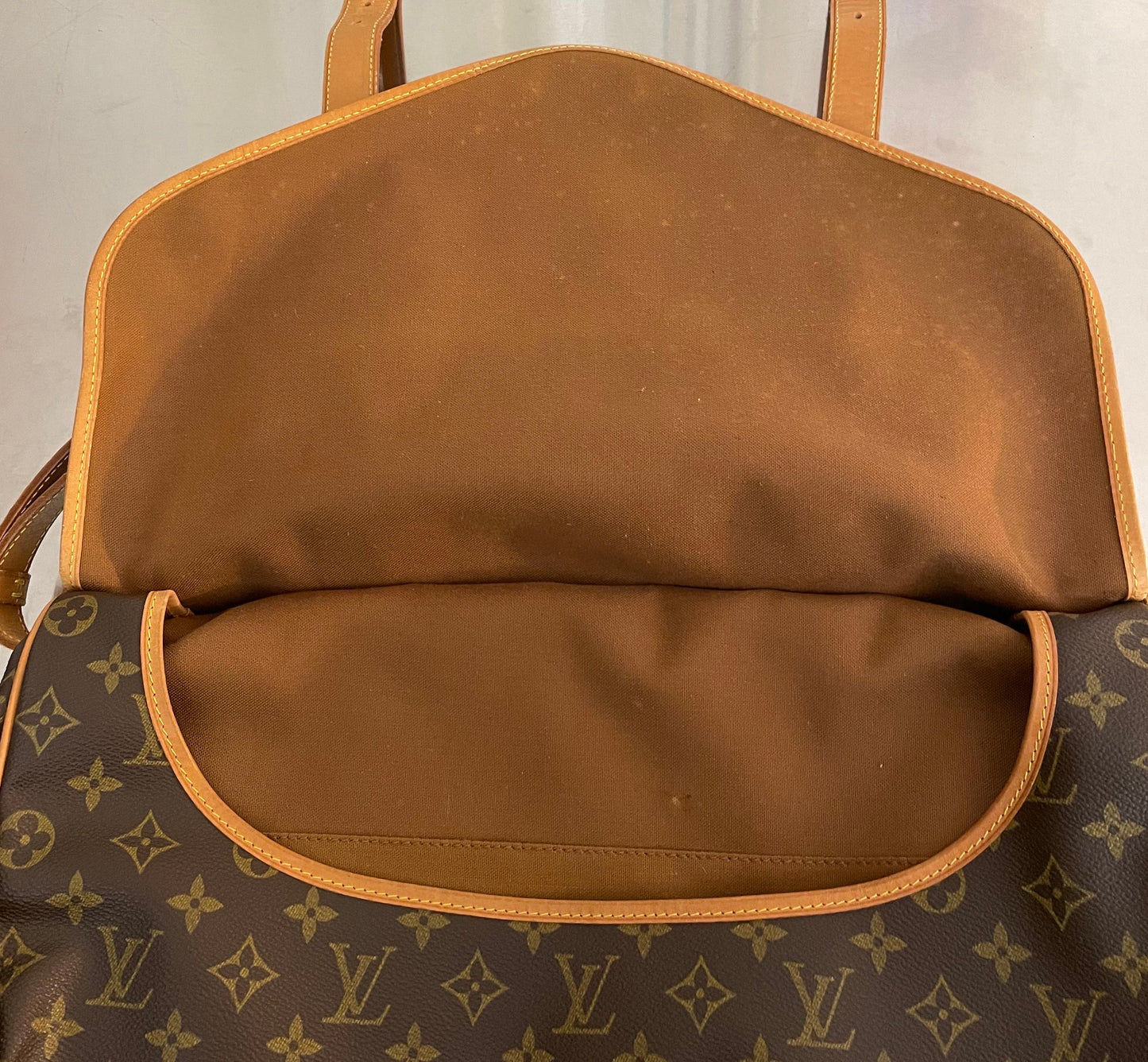 Louis Vuitton Saumur 43