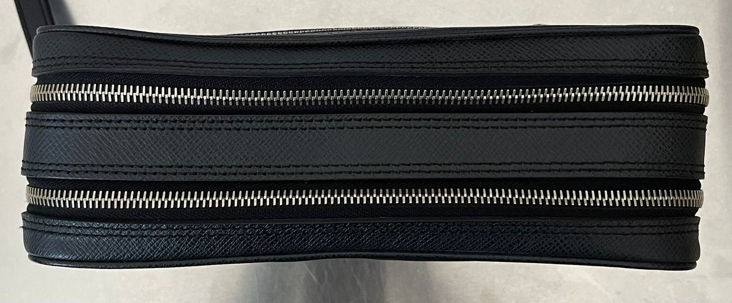 Louis Vuitton Pavel Taiga Leder