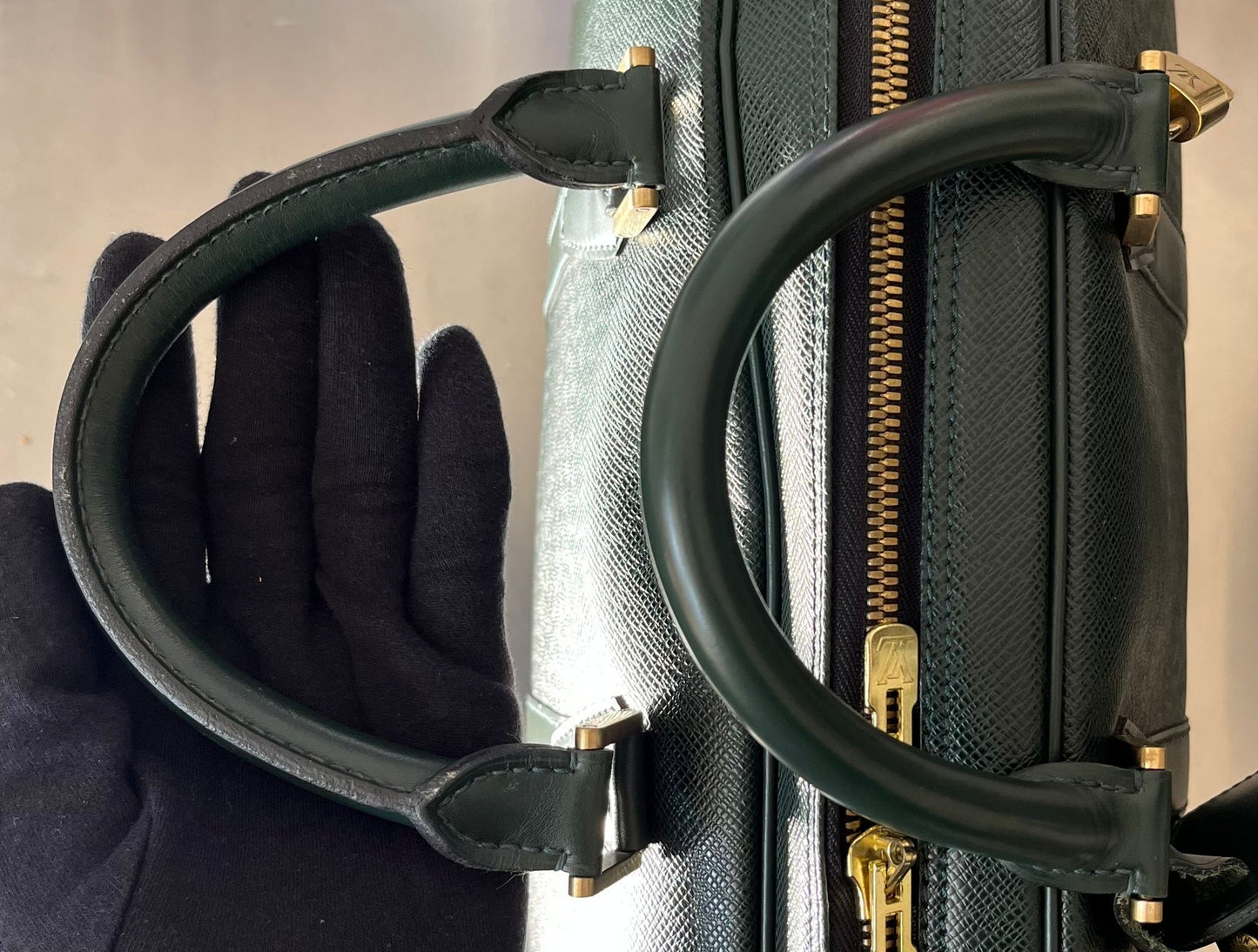 Louis Vuitton Helanga Taiga