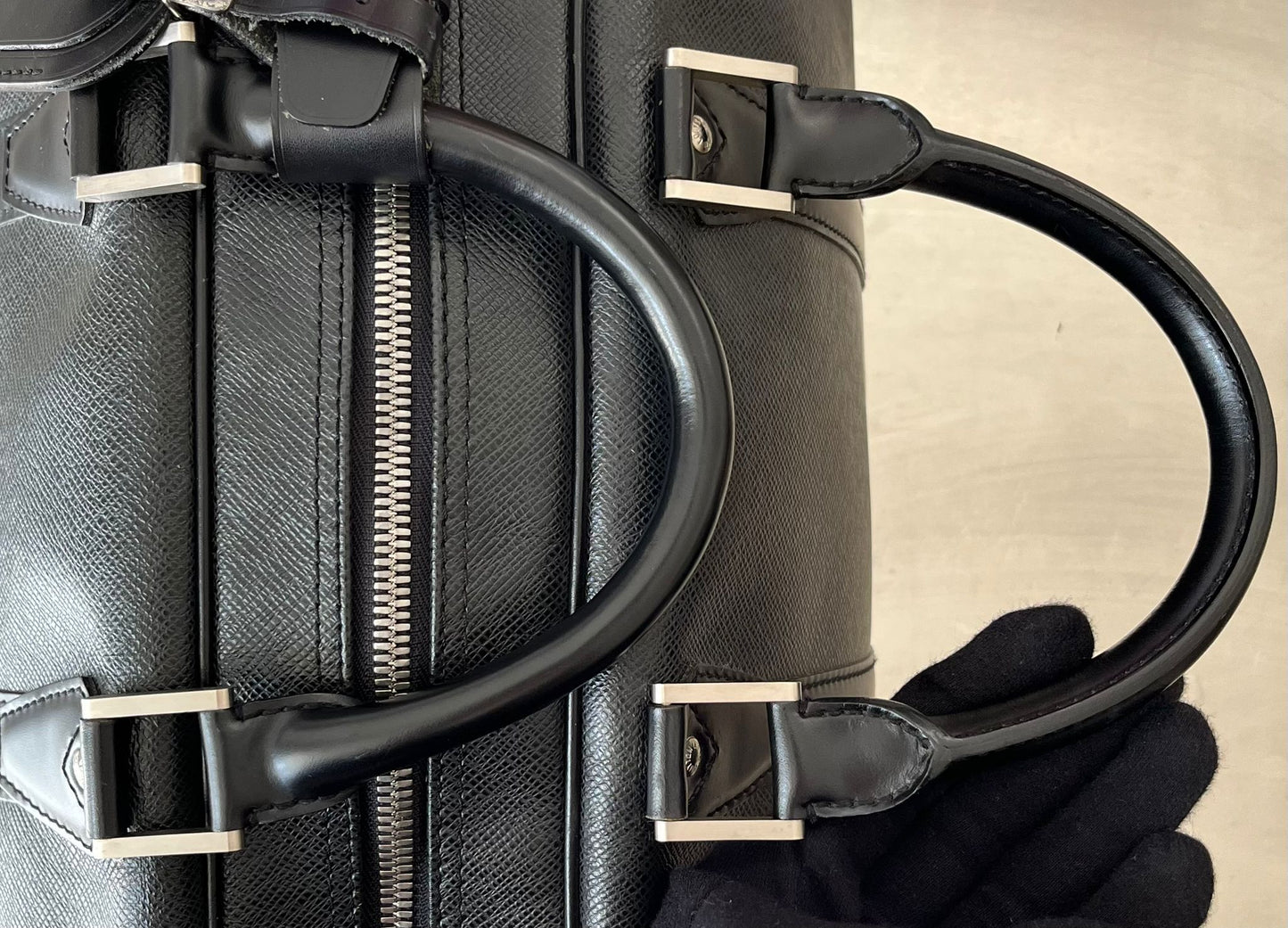 Louis Vuitton Kendall PM Taiga