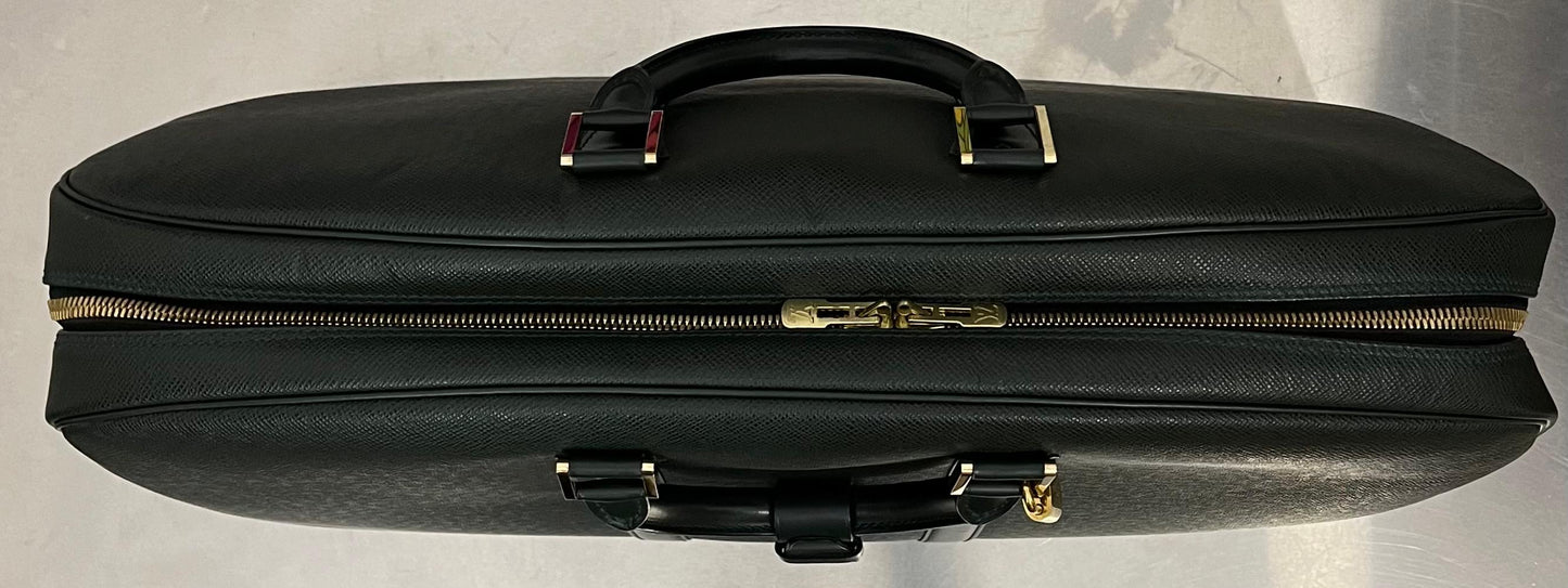 Louis Vuitton Helanga Taiga
