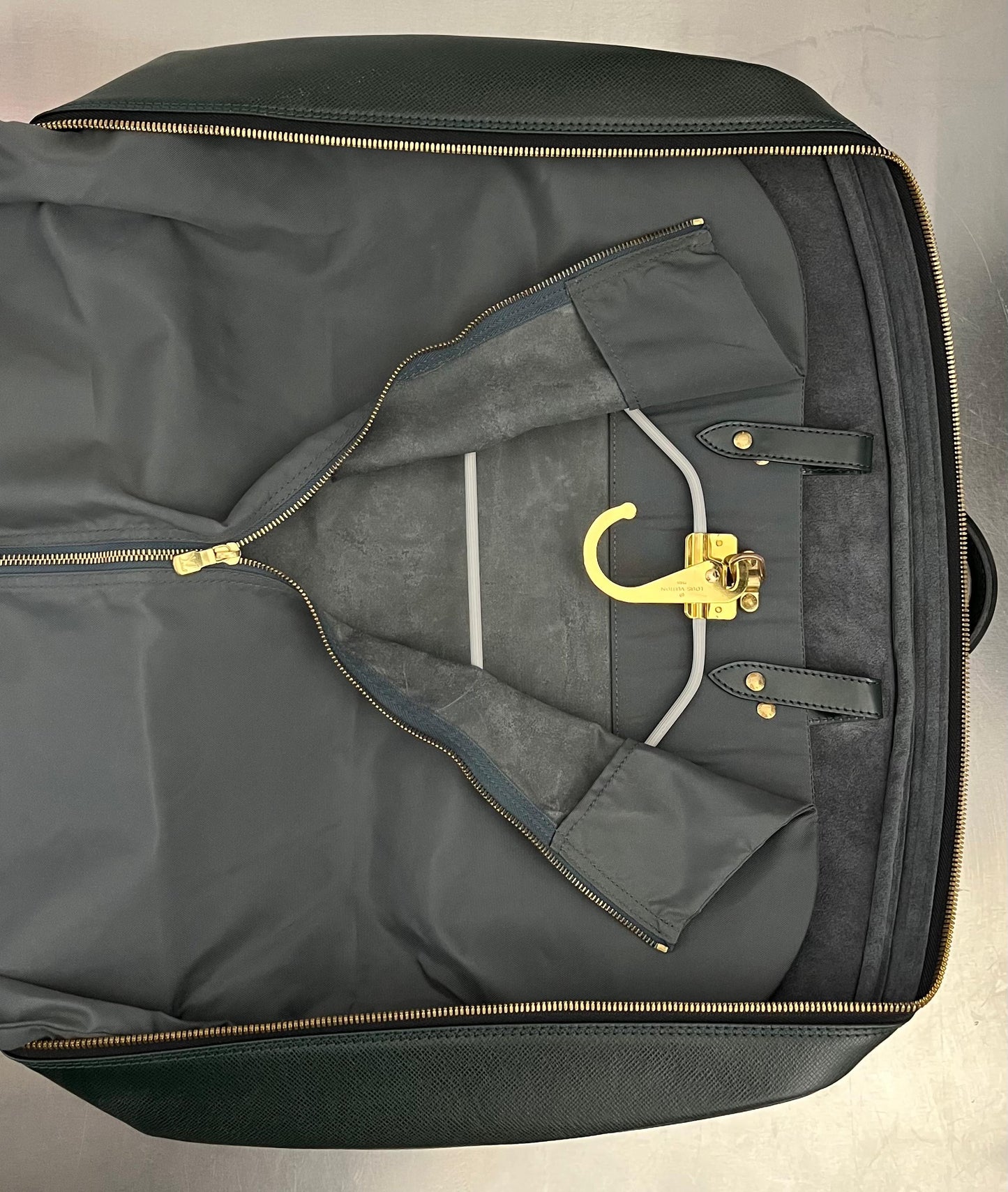 Louis Vuitton Helanga Taiga