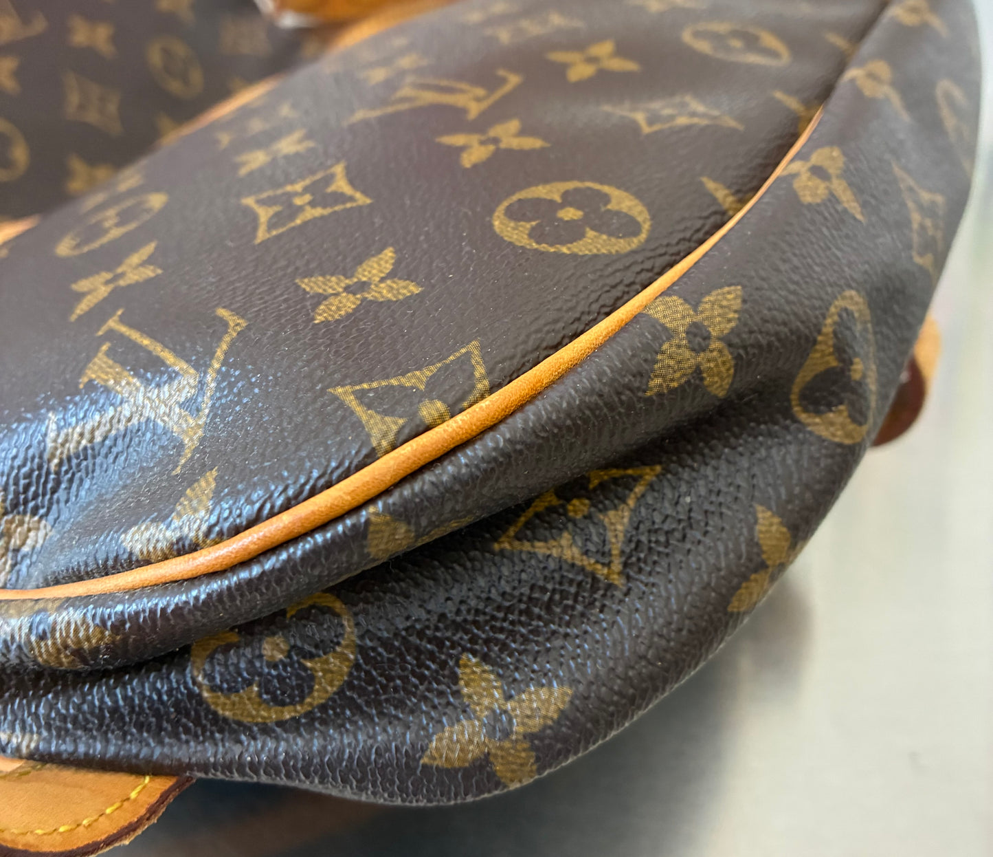 Louis Vuitton Saumur 30