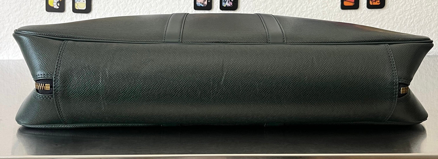 Louis Vuitton Helanga Taiga