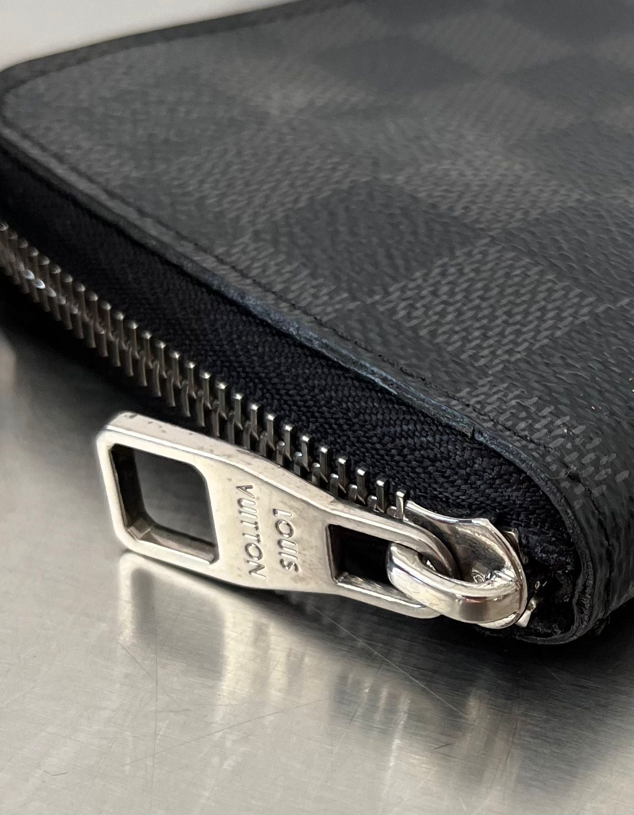 Louis Vuitton Zippy Vertical Damier