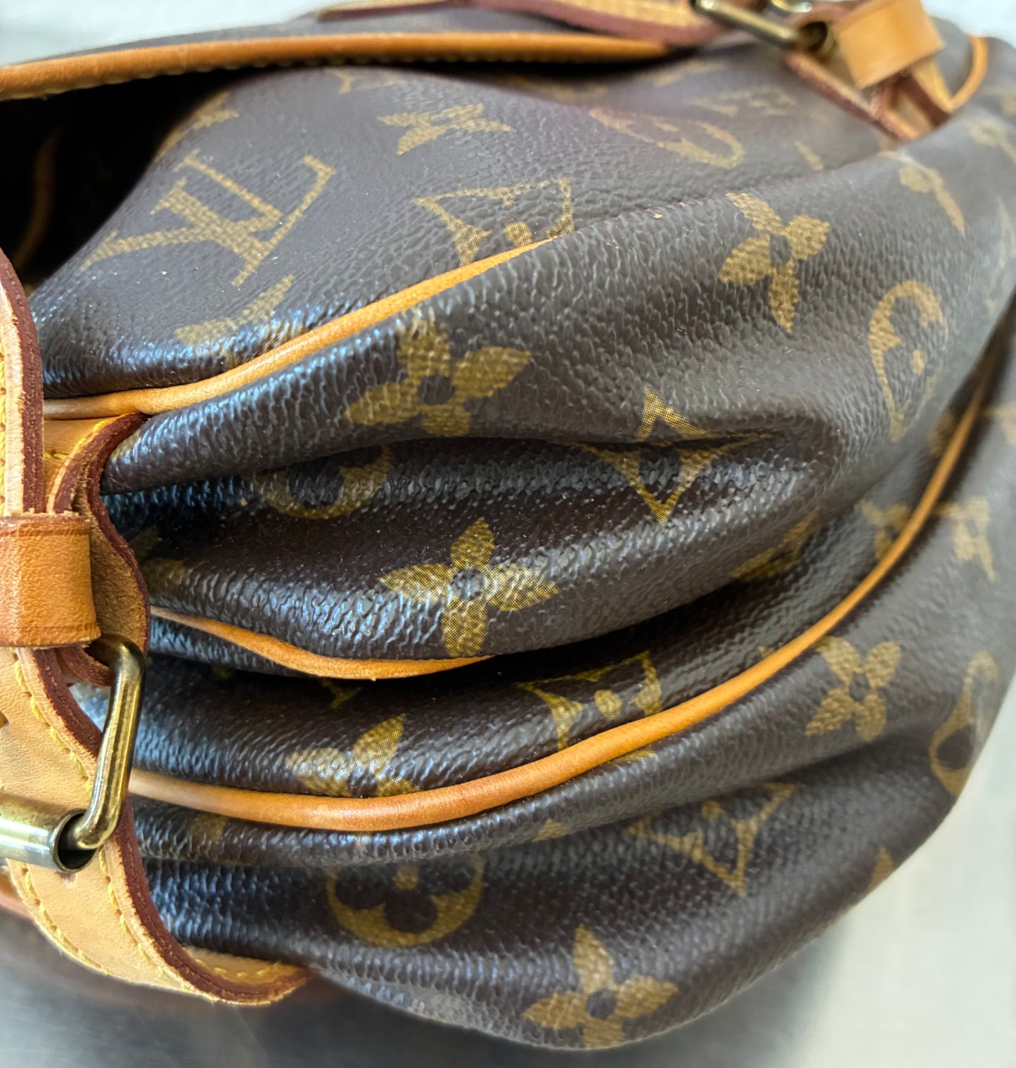 Louis Vuitton Saumur 30