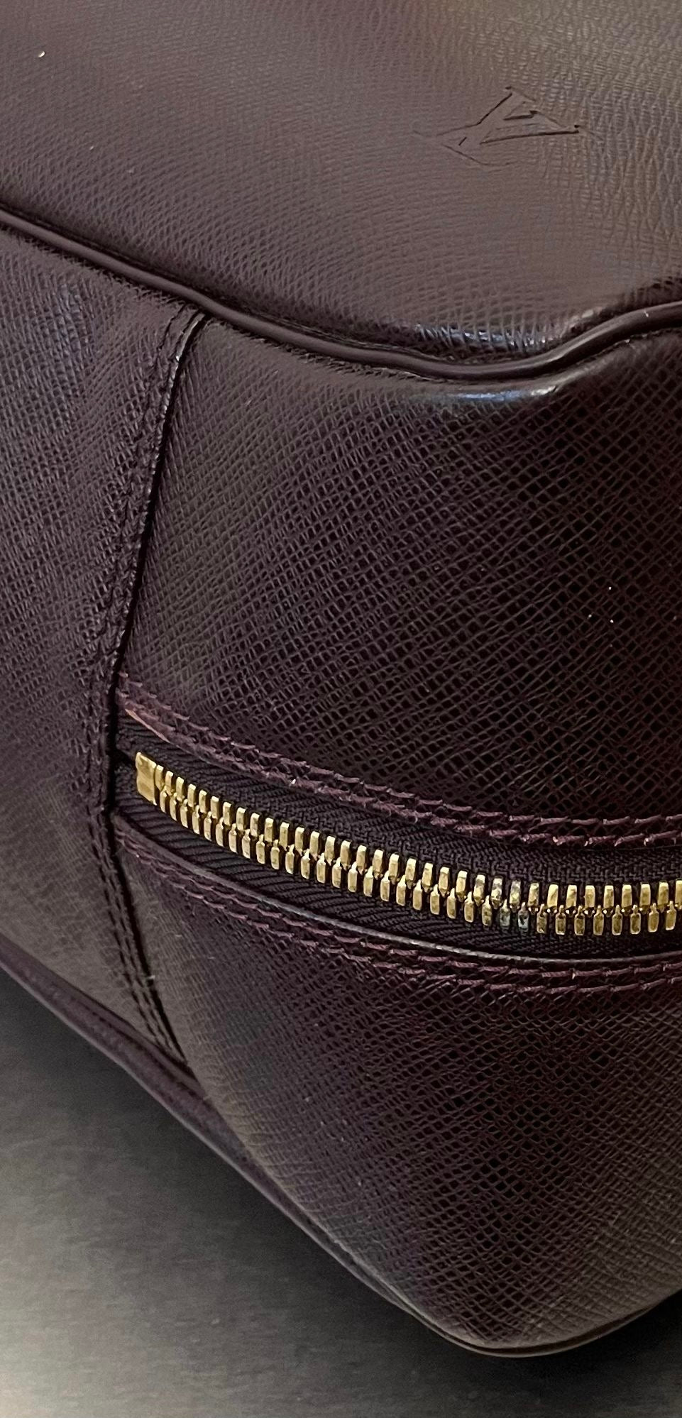 Louis Vuitton Helanga Taiga
