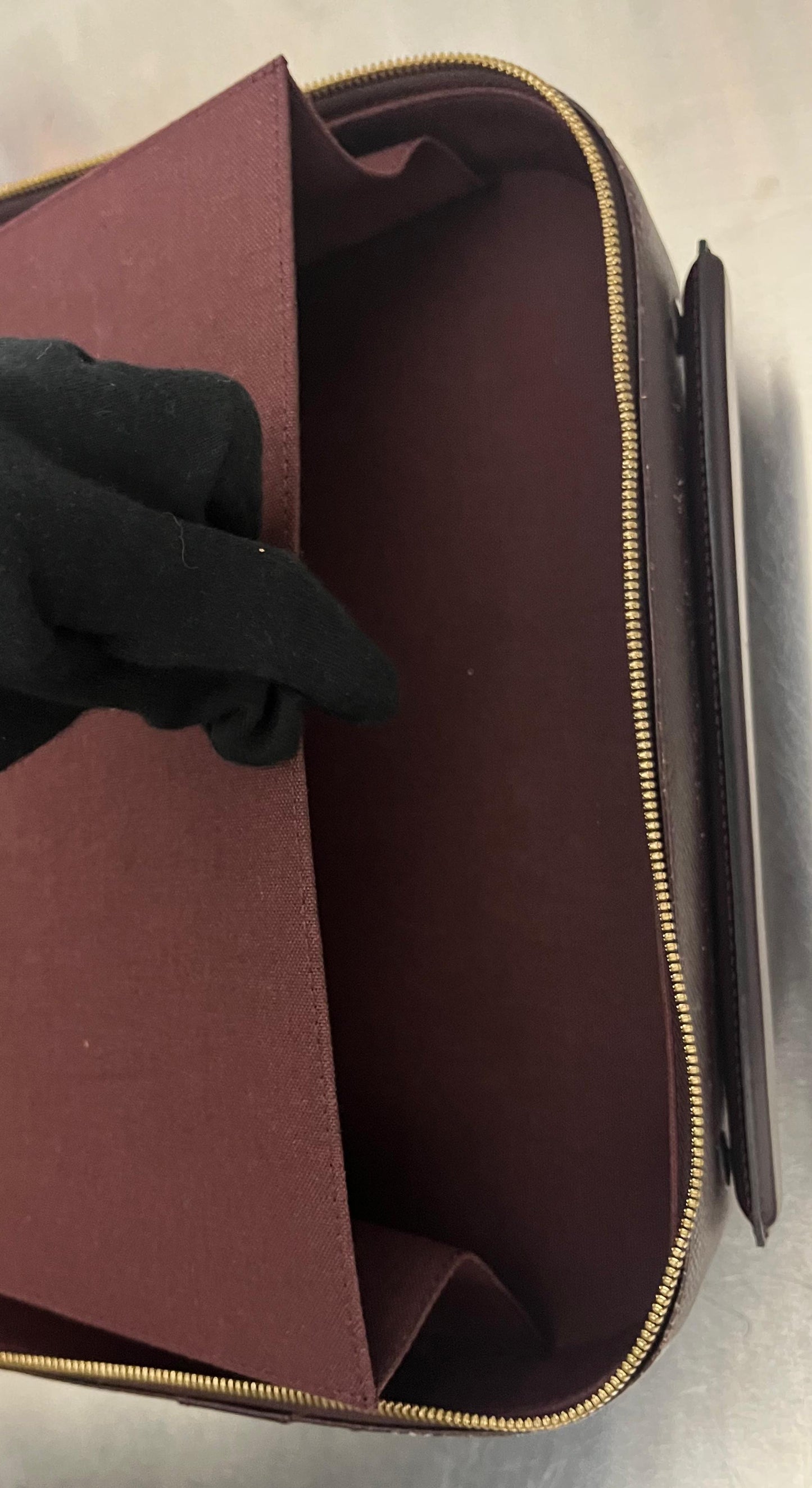 Louis Vuitton Porte Ordinateur Toura Taiga