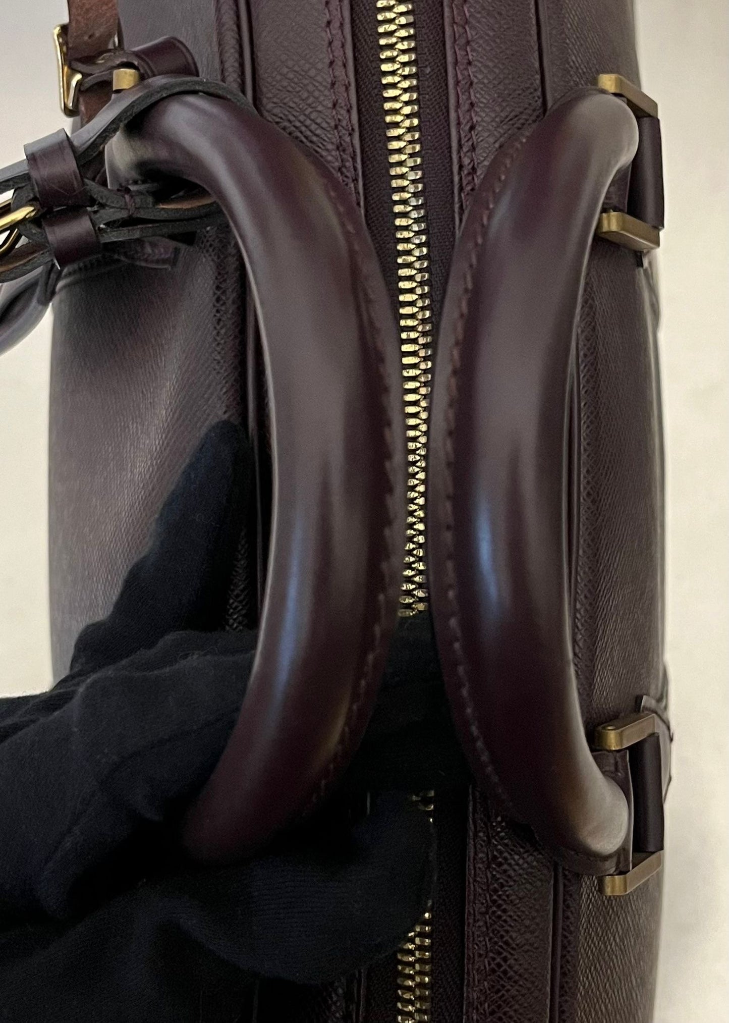 Louis Vuitton Helanga Taiga