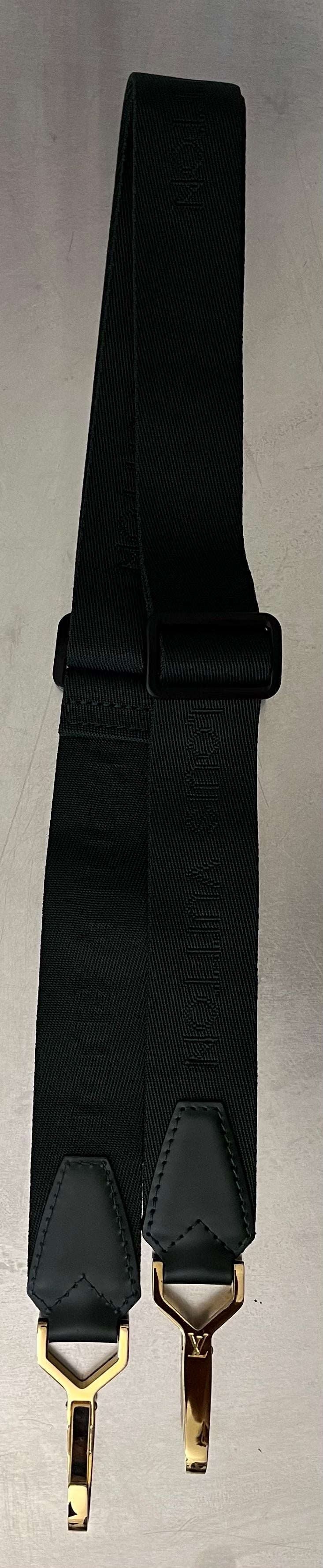 Louis Vuitton Kendall PM Taiga