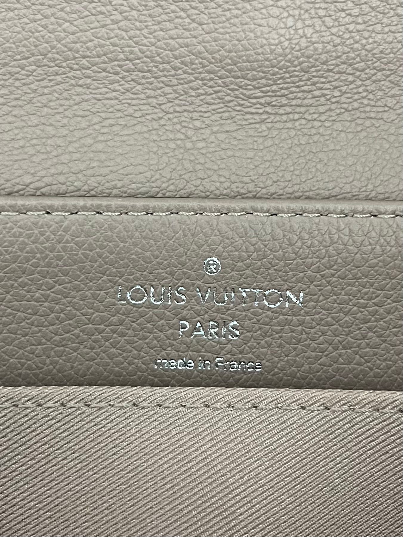 Louis Vuitton Lockme II