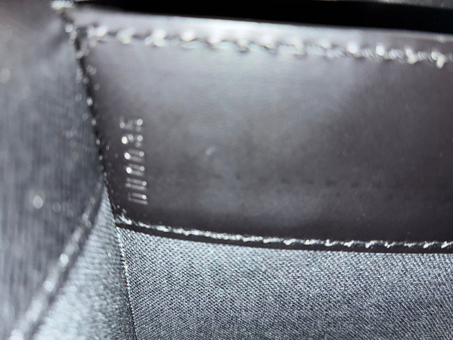 Louis Vuitton Porte Documents Minuto Taiga