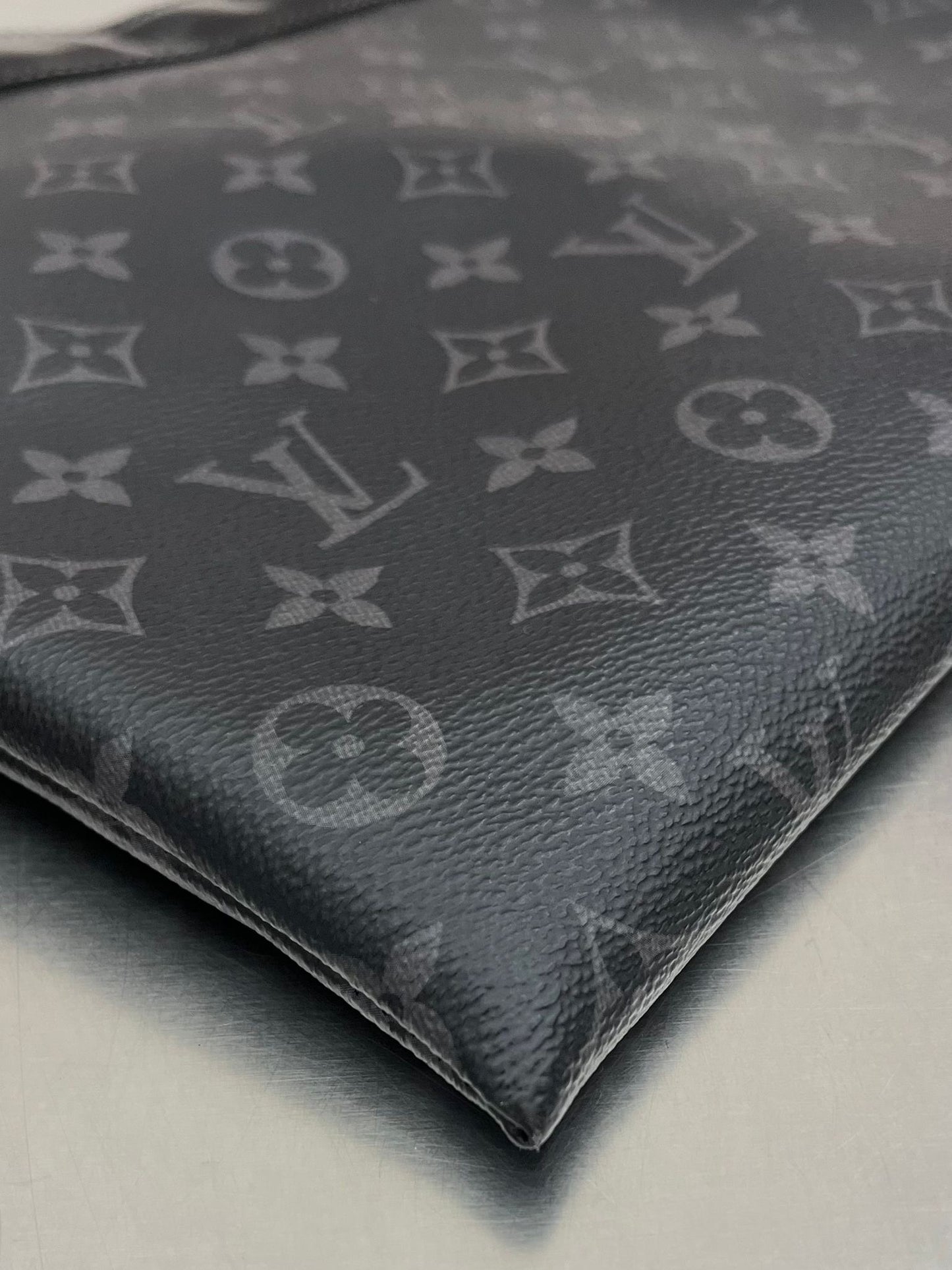 Louis Vuitton Pochette Discovery GM