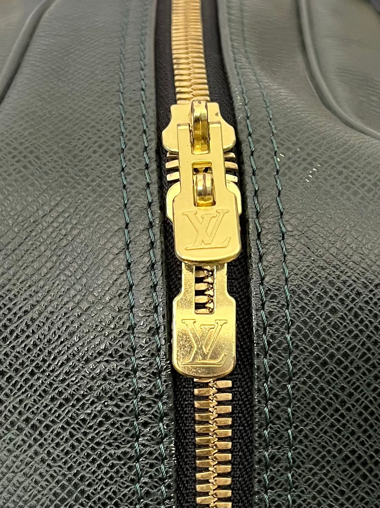 Louis Vuitton Kendall GM Taiga Leder