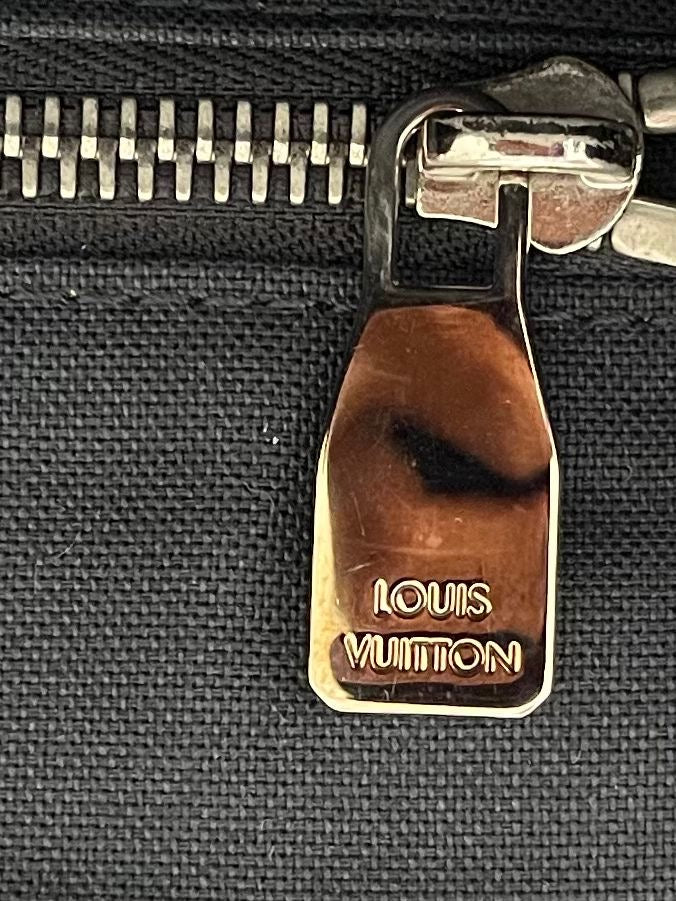 Louis Vuitton Roman PM Taiga Messenger