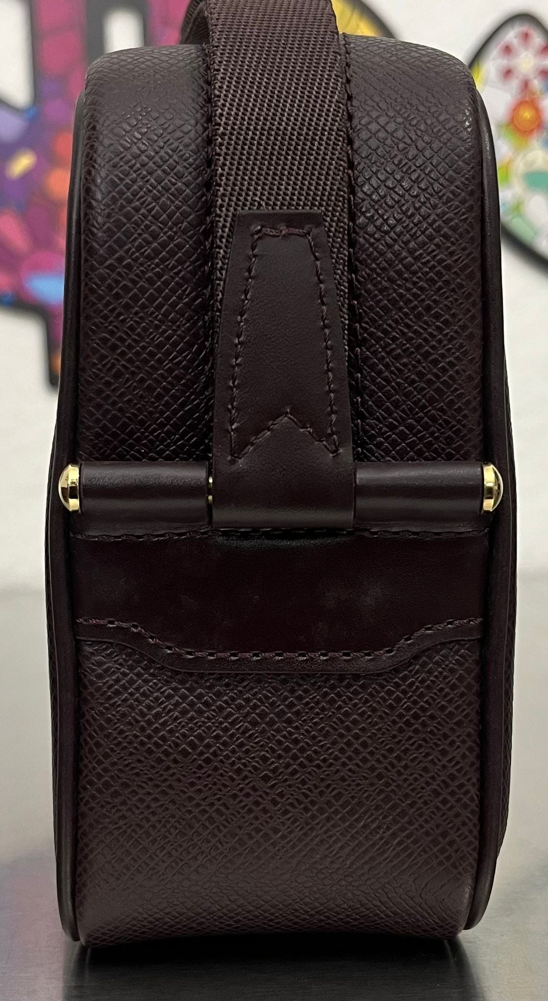 Louis Vuitton Karga Taiga Leder