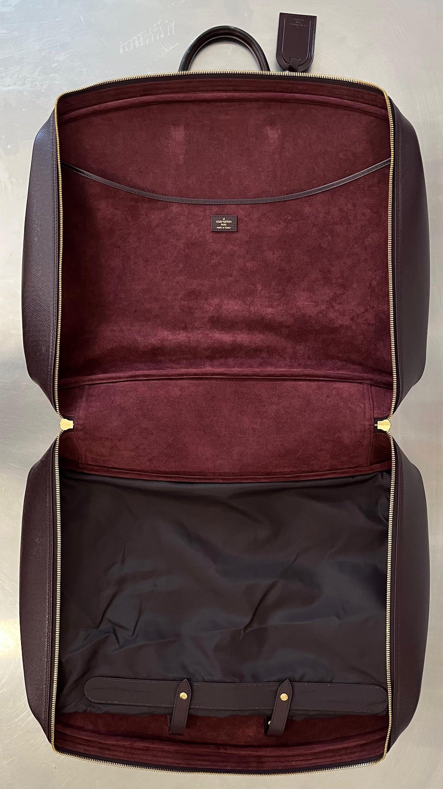 Louis Vuitton Helanga Taiga