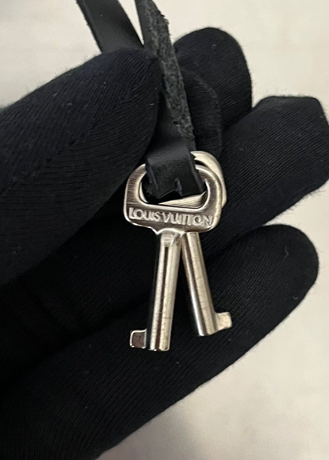 Louis Vuitton Porte Documents Minuto Taiga