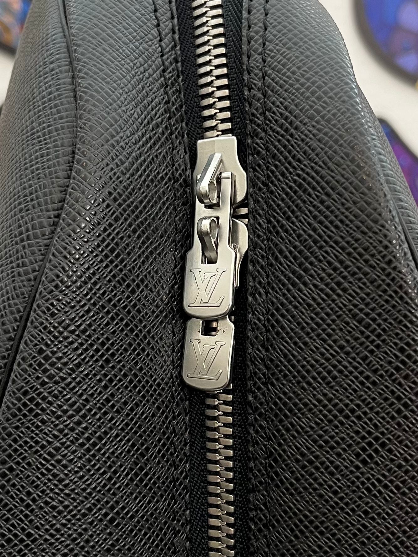 Louis Vuitton Helanga Taiga