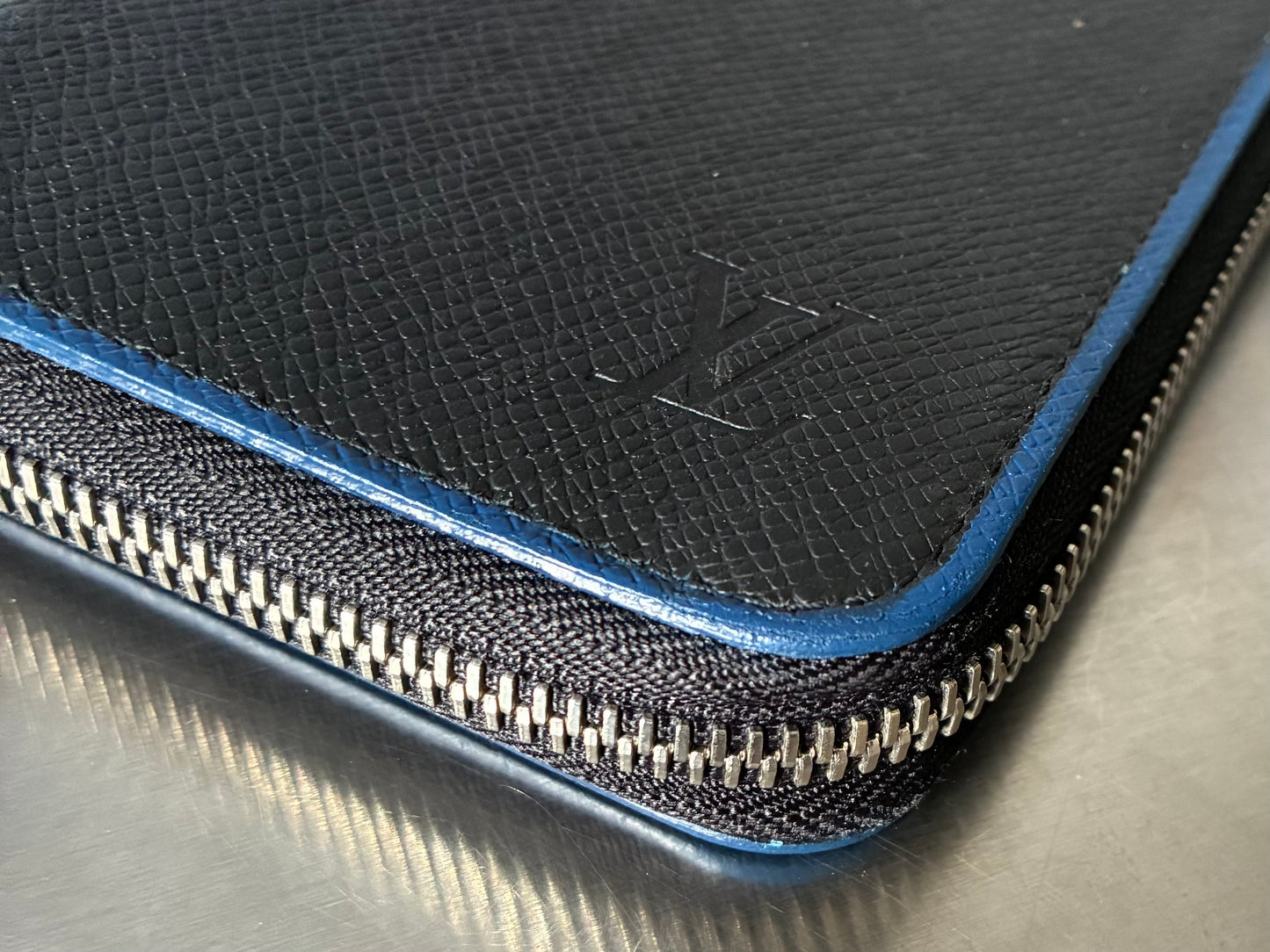 Louis Vuitton Zippy Vertical Taiga