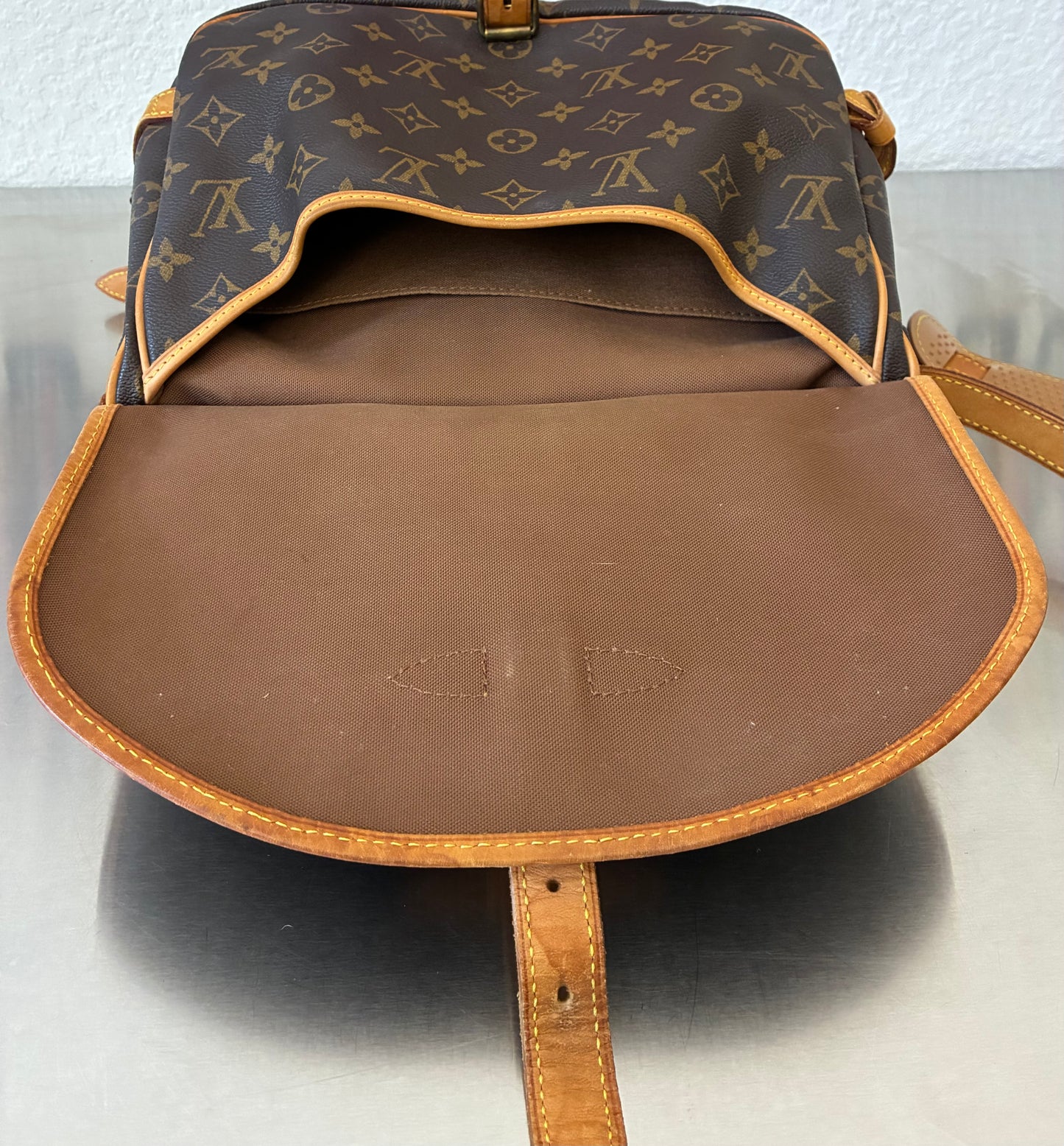 Louis Vuitton Saumur 30