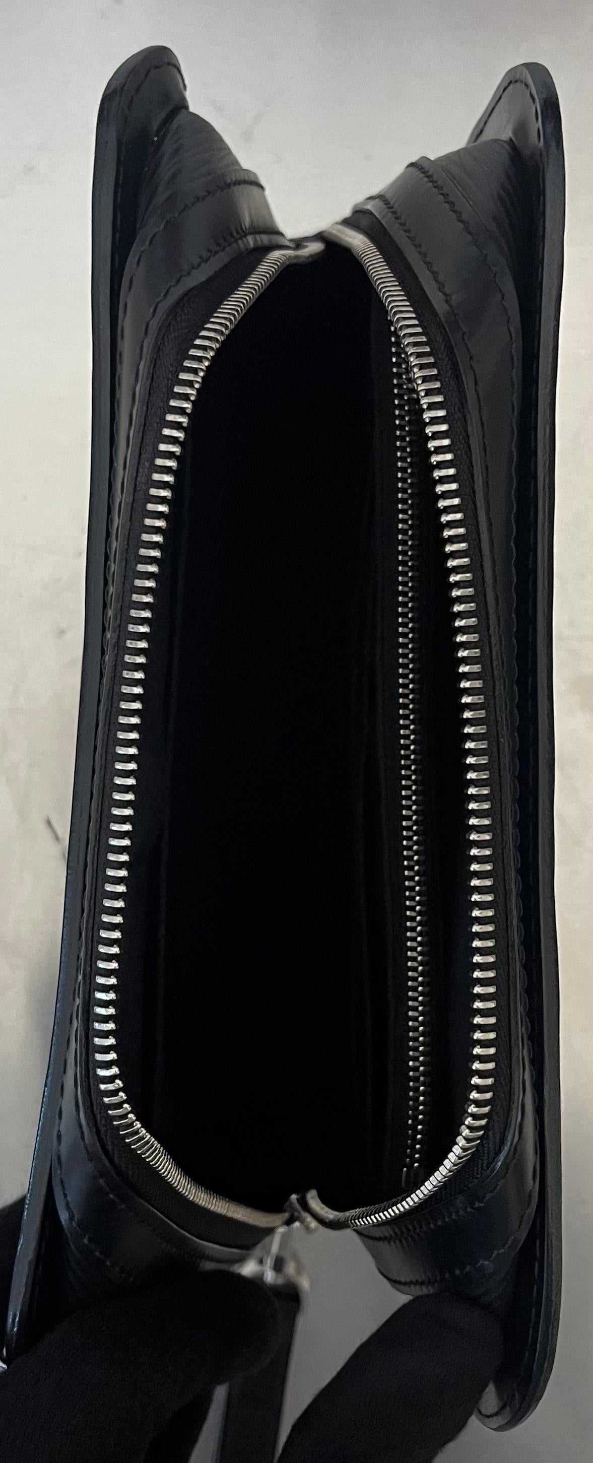 Louis Vuitton Hoche Epi