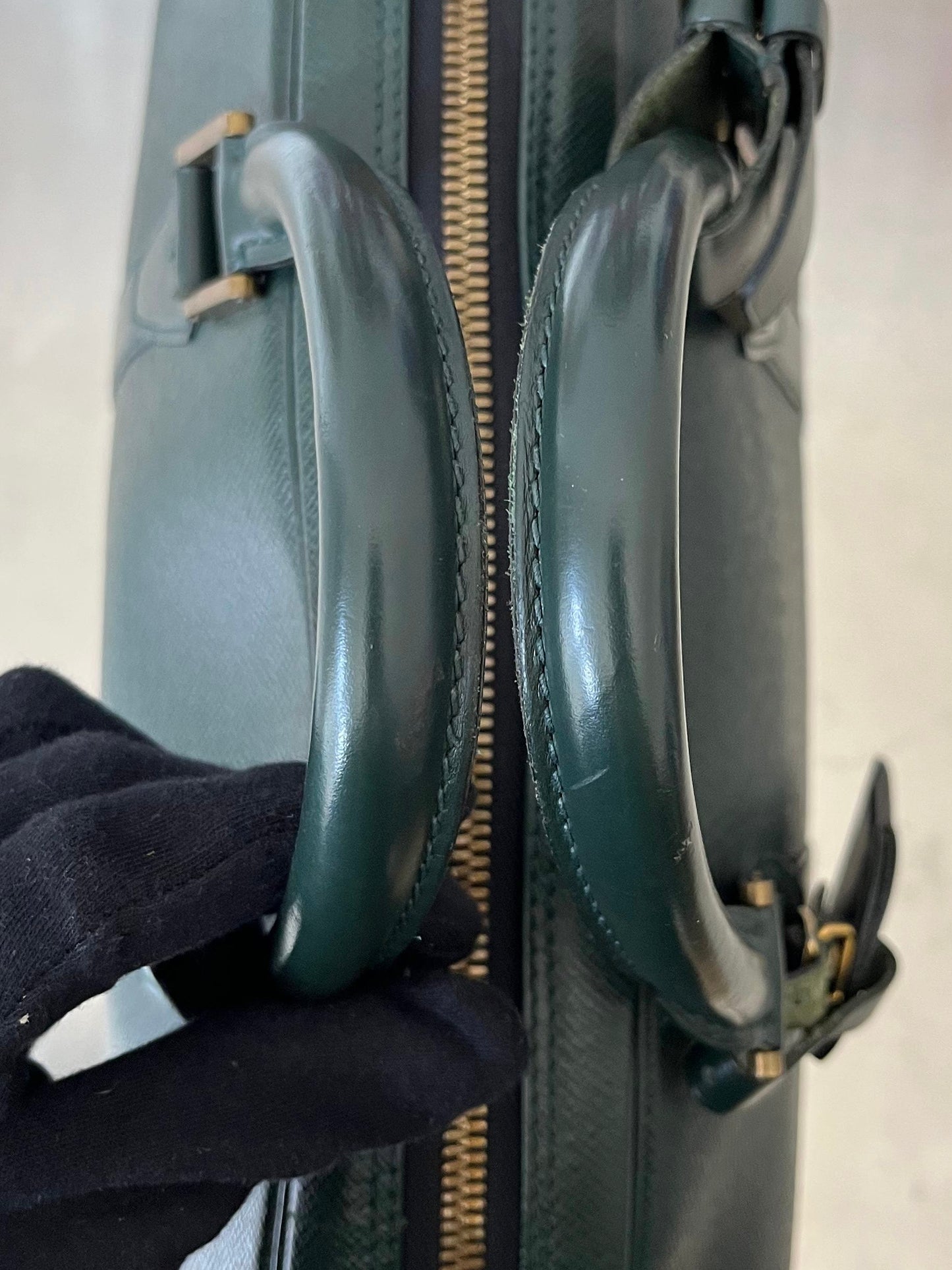 Louis Vuitton Helanga Taiga