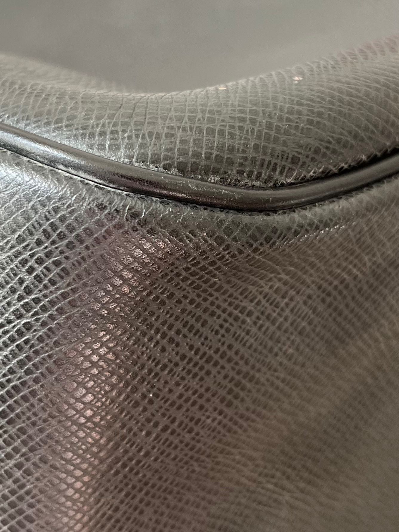 Louis Vuitton Kendall GM Taiga Leder