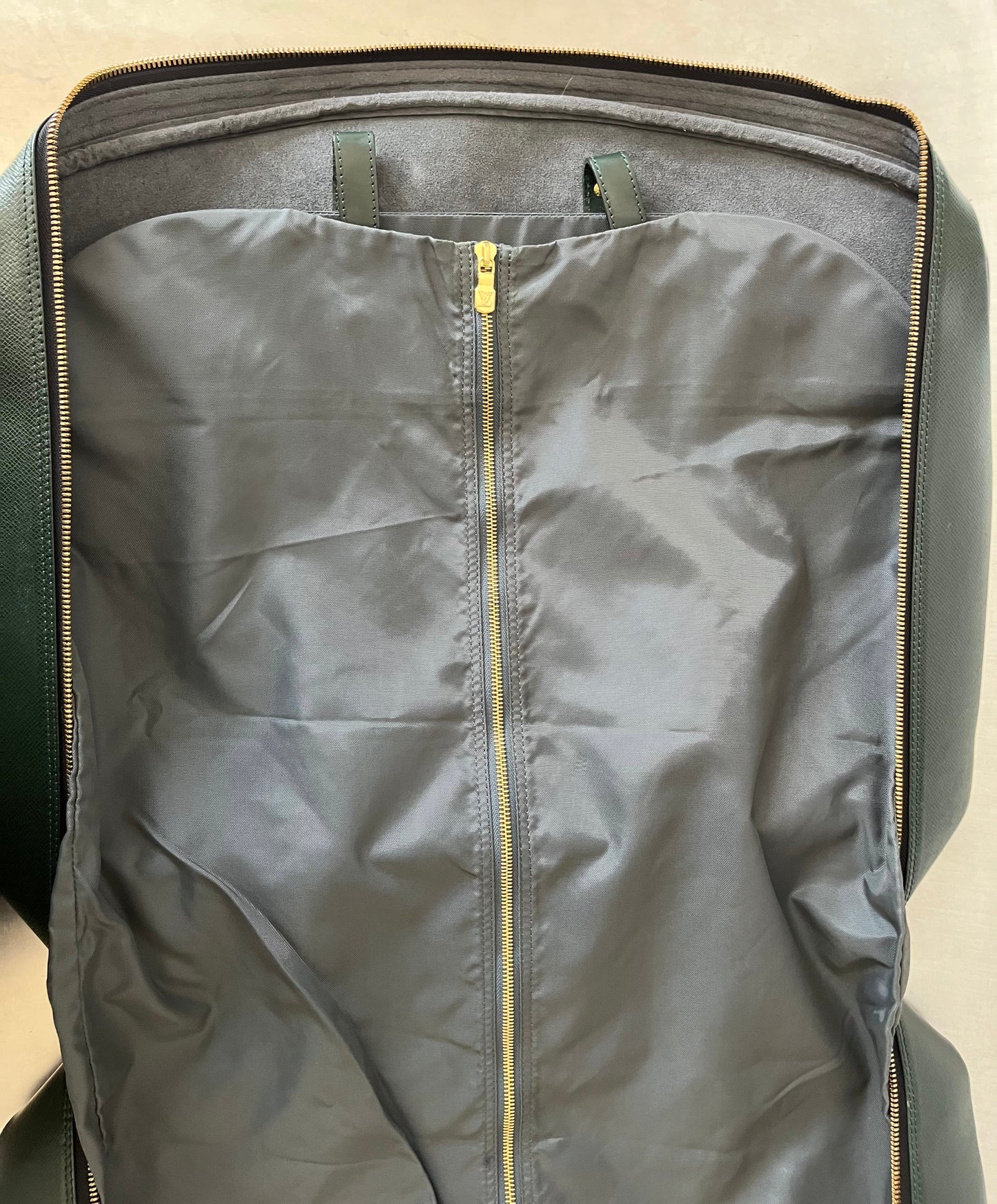Louis Vuitton Helanga Taiga