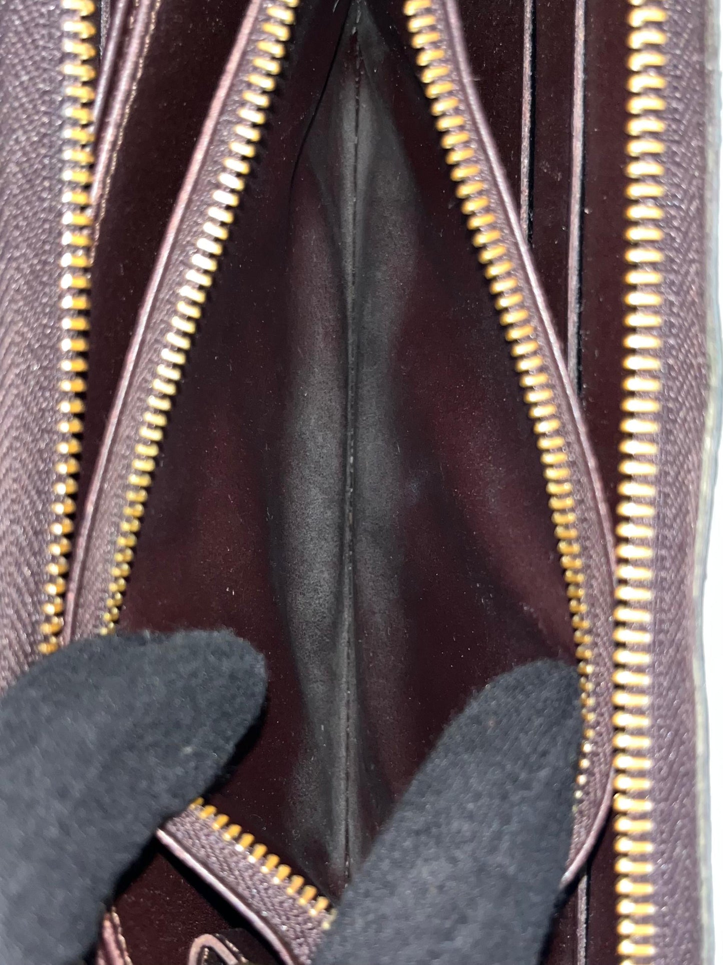 Louis Vuitton Zippy Lackleder