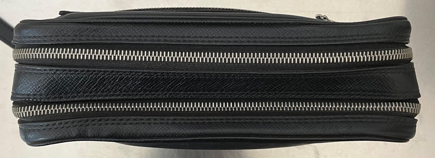 Louis Vuitton Pavel Taiga Leder