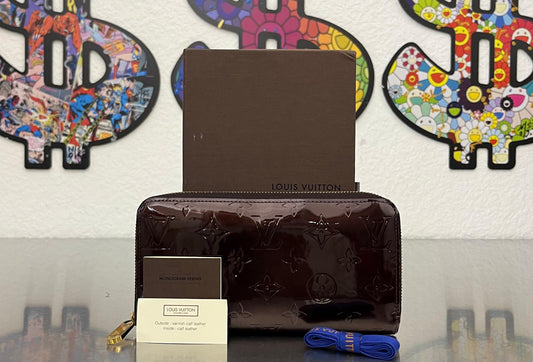 Louis Vuitton Zippy Lackleder