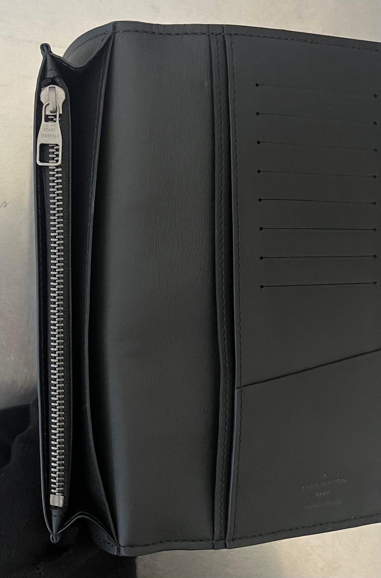 Louis Vuitton Brazza Infini Leder