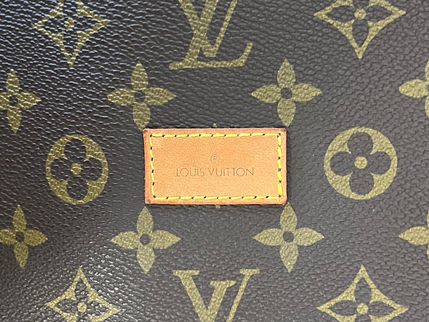 Louis Vuitton Saumur 43