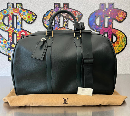 Louis Vuitton Kendall PM Taiga Leder