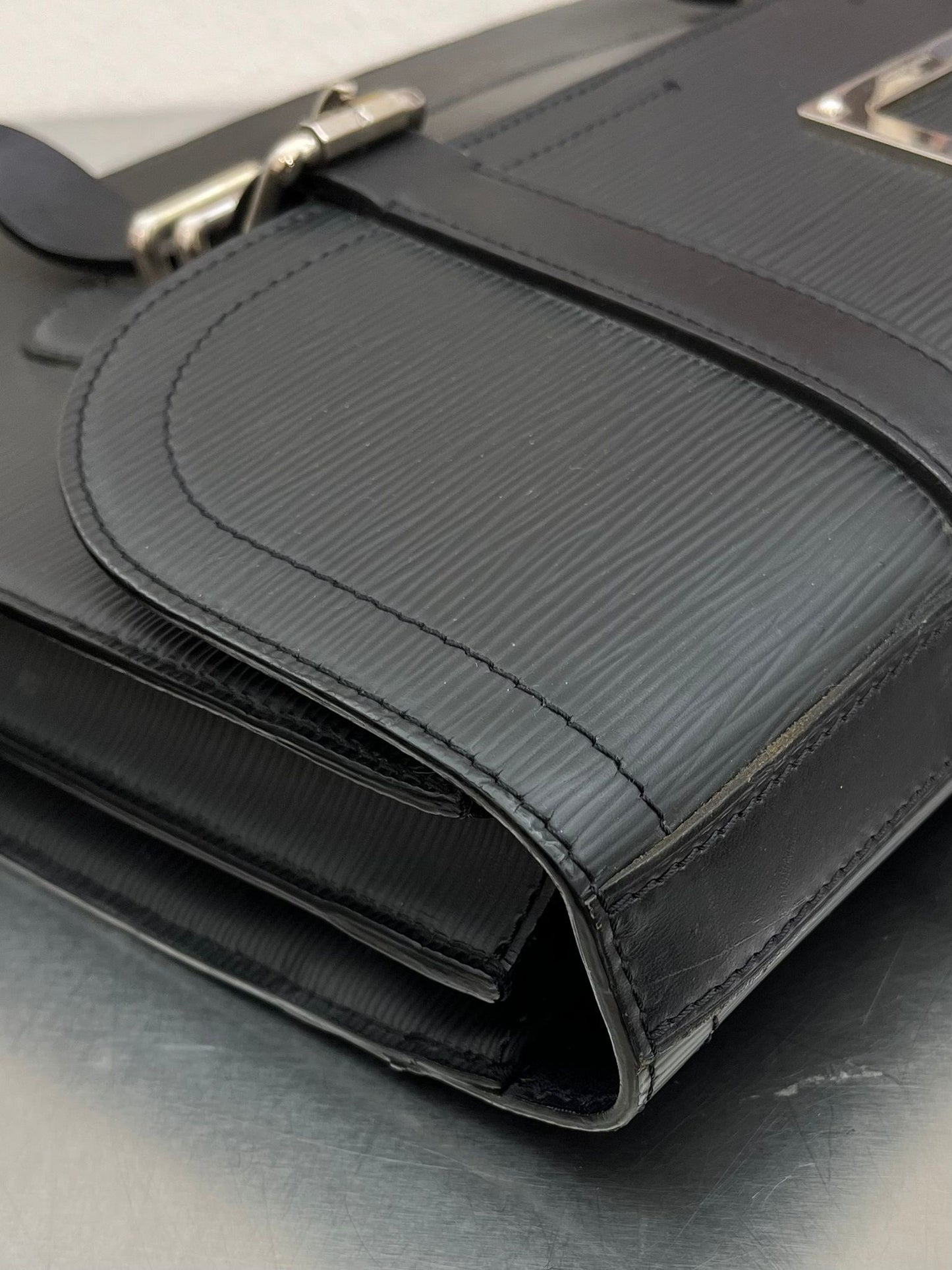 Louis Vuitton Larry Epi Leder