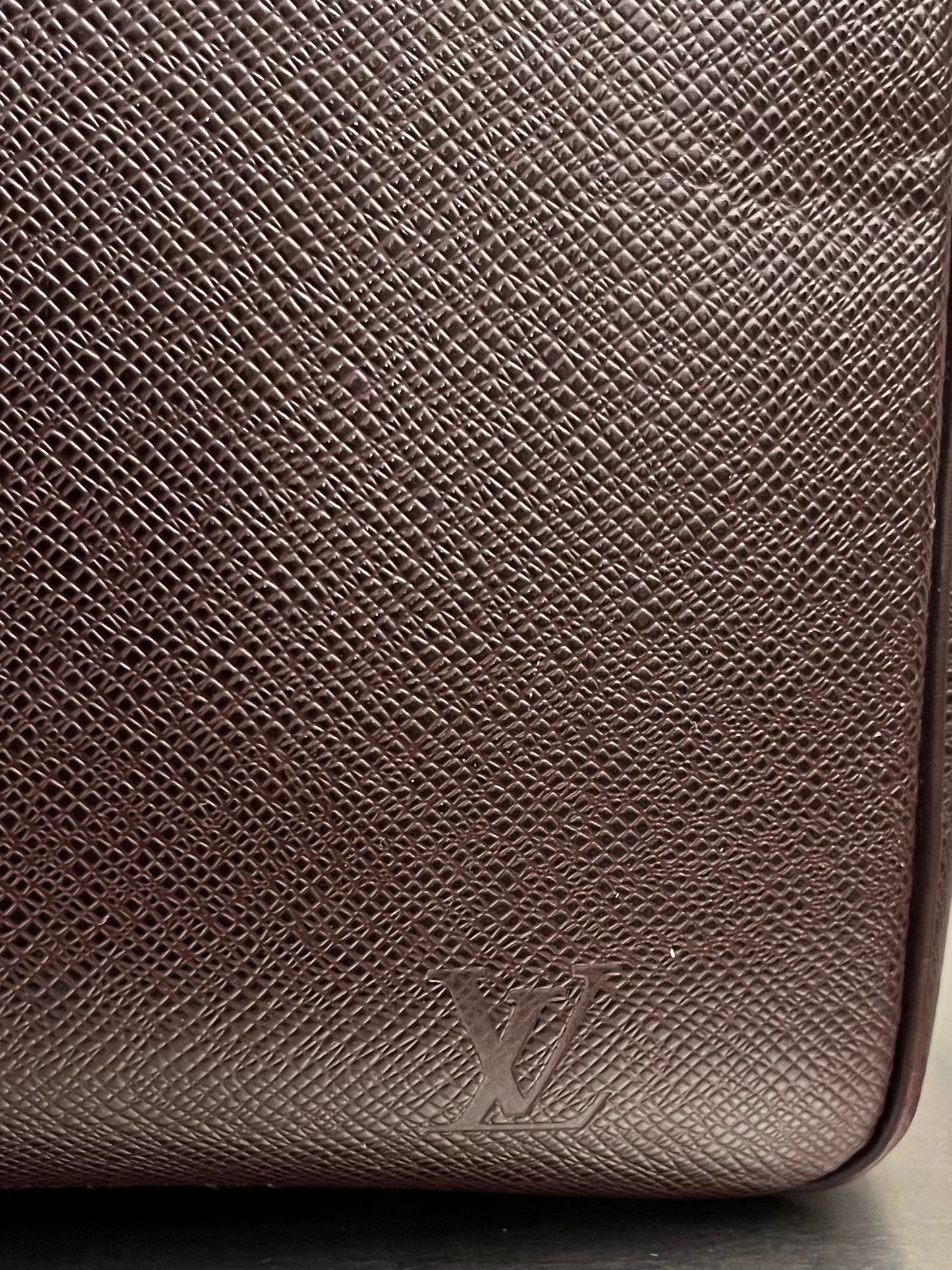 Louis Vuitton Helanga Taiga