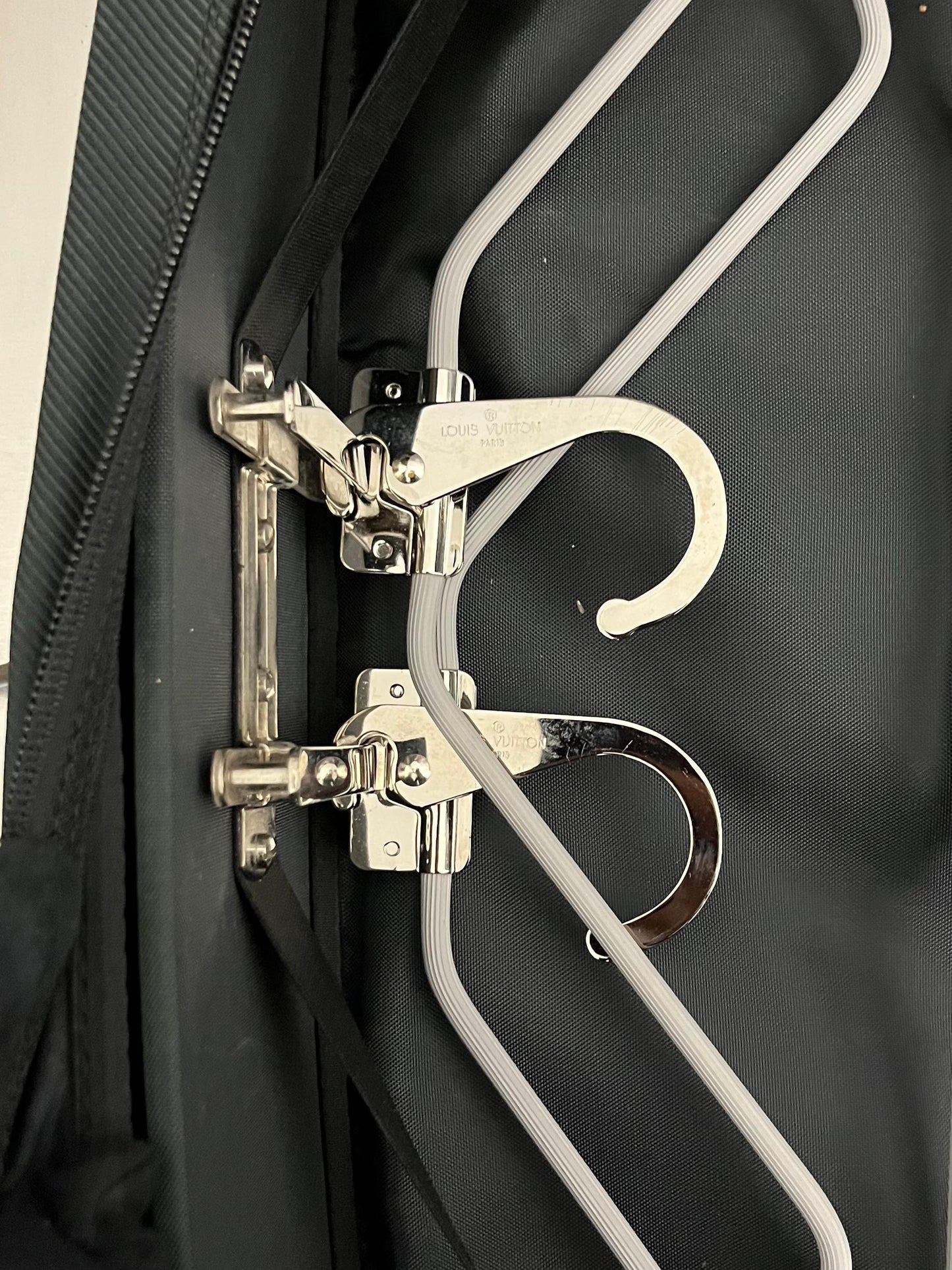 Louis Vuitton Cinq Cintre Kleidersack