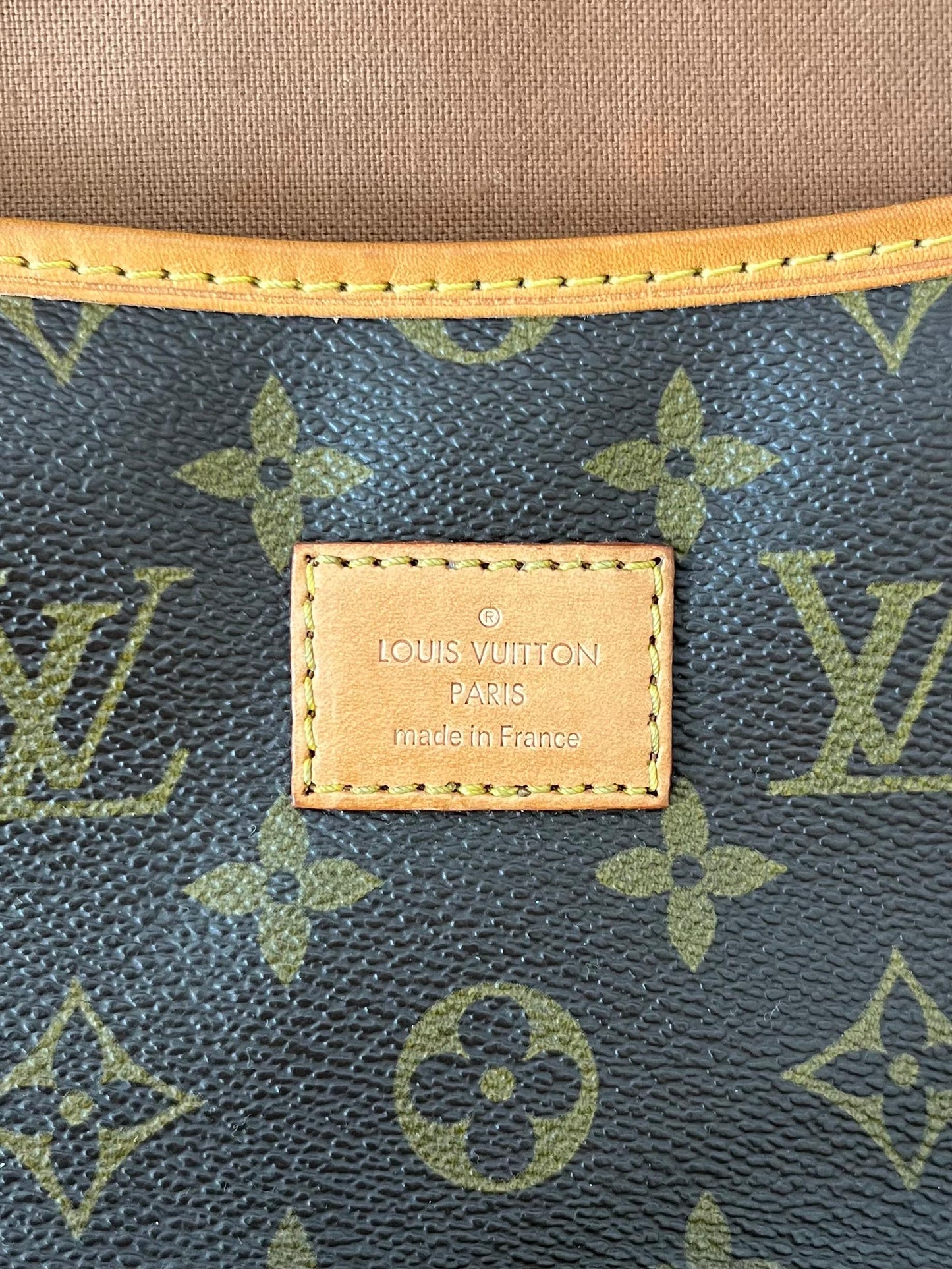 Louis Vuitton Saumur 35