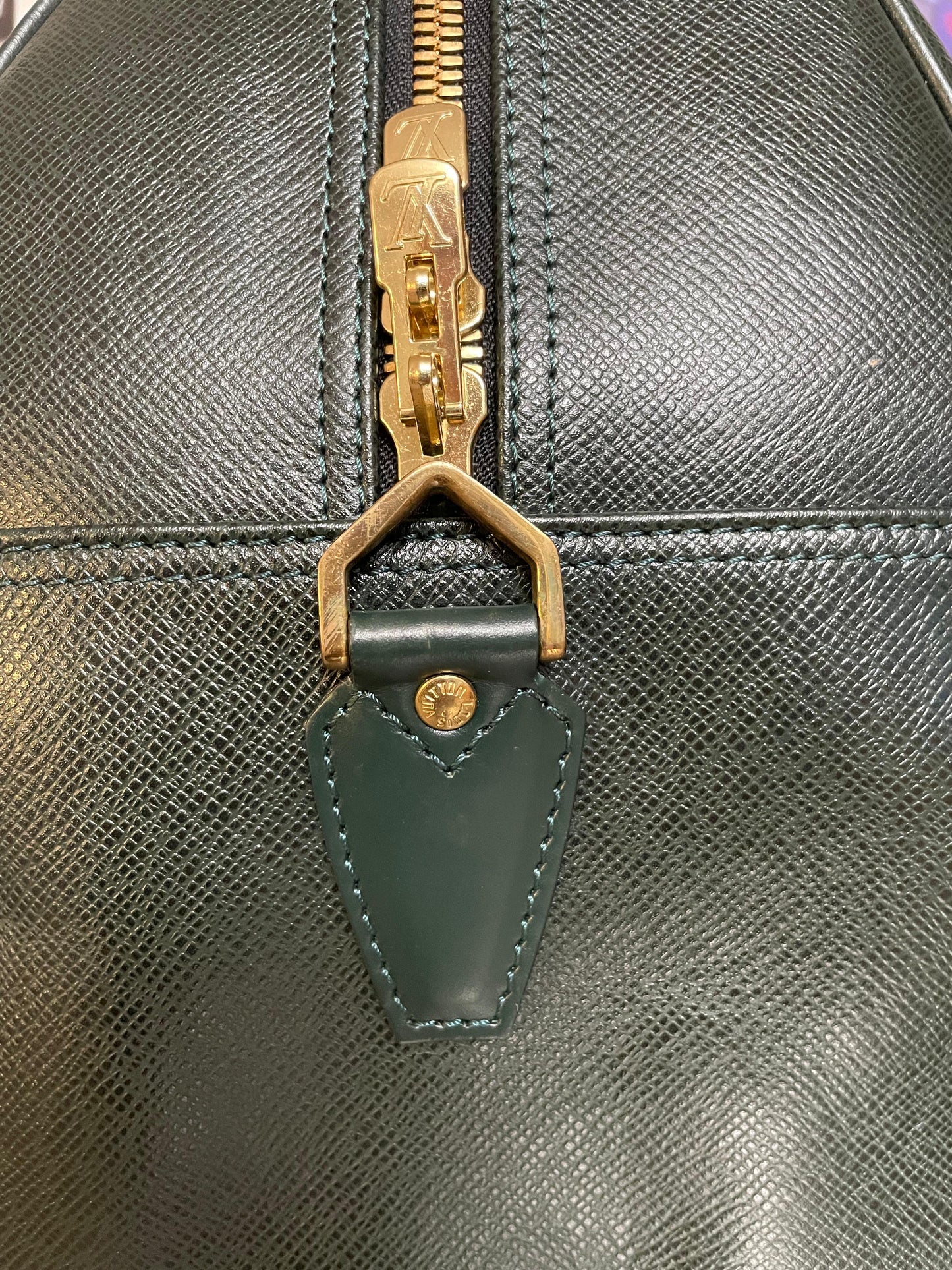 Louis Vuitton Kendall PM Taiga Leder