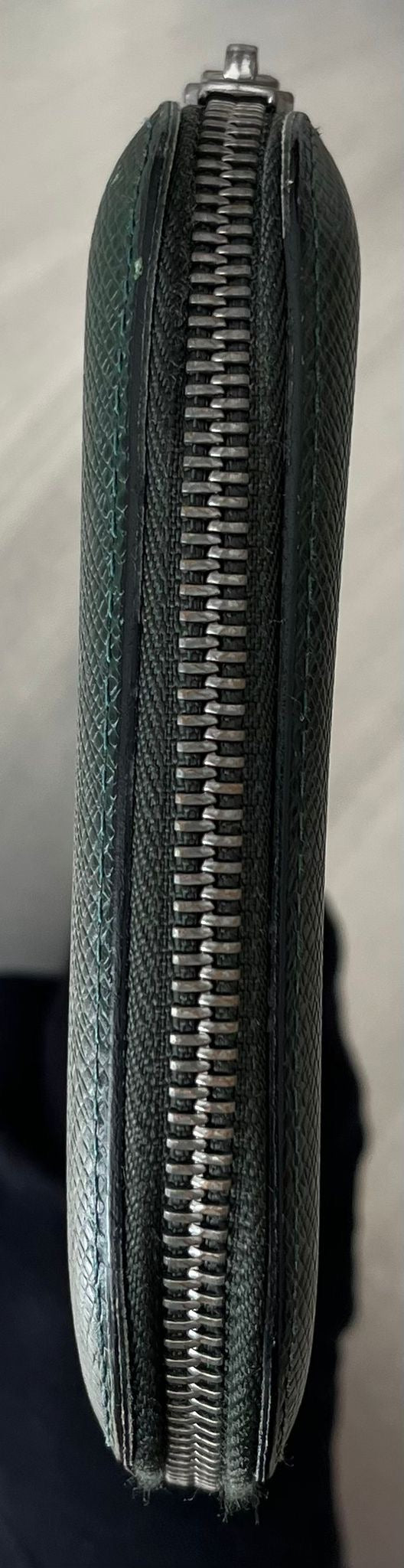 Louis Vuitton Atoll Organizer Taiga (Dunkelgrün)