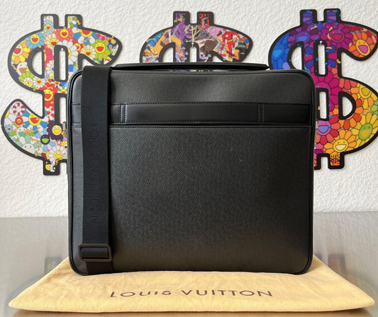 Louis Vuitton Porto Ordina Tour Odessa Taiga Leder