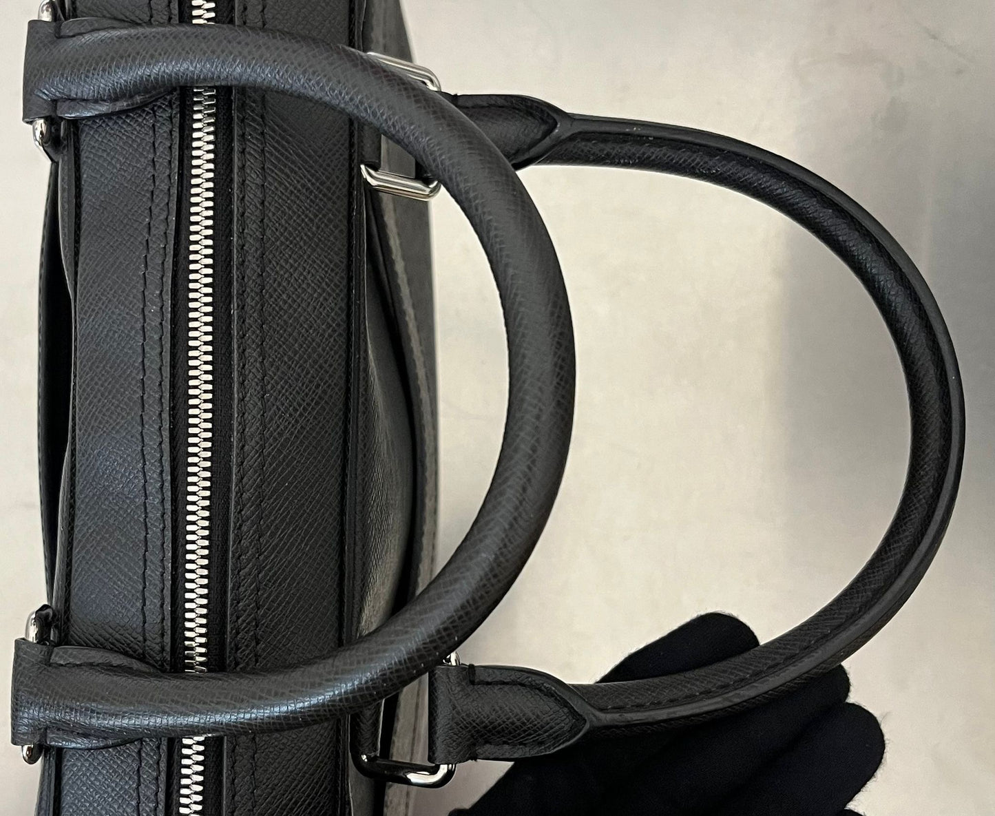 Louis Vuitton Porte Documents Taiga