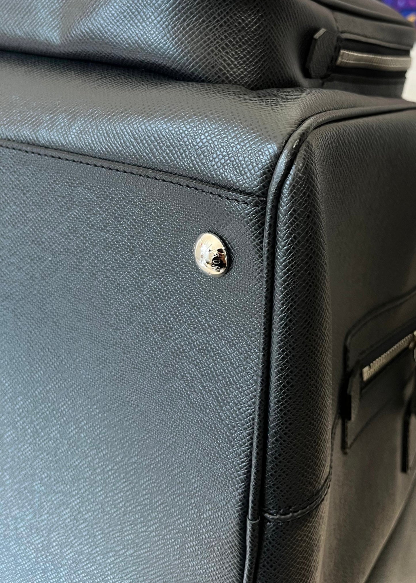 Louis Vuitton Nikolai  Taiga Leder