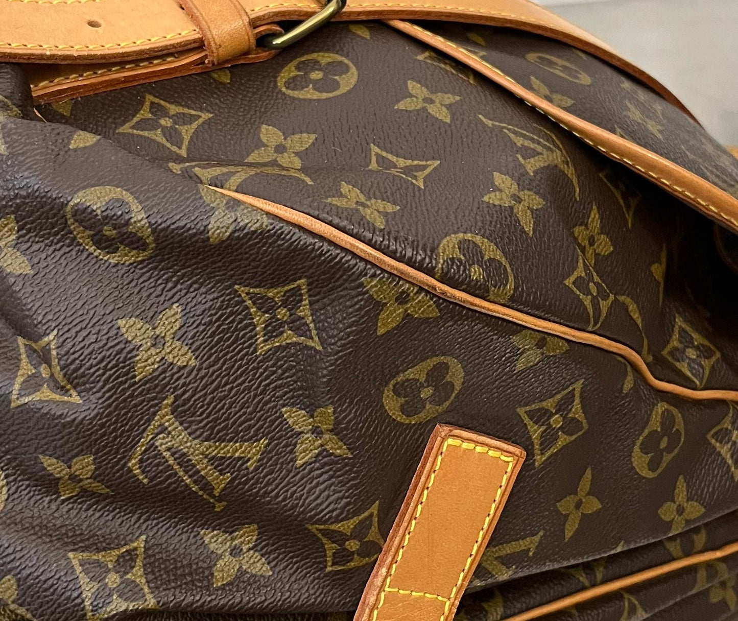 Louis Vuitton Saumur 43